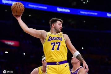 尴尬!东契奇创历史+另类准三双 詹皇纪录惊险延续