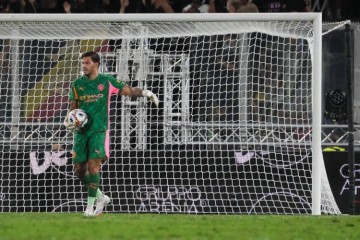 差价太大!罗马诺:加拉塔萨雷1000万欧报价埃德森,曼城要2500万