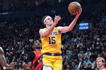 曝湖人今夏将给里夫斯巨额合同 或签5年2.4亿