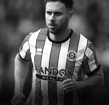 年仅31岁!前英超后卫意外溺亡,400万镑遗产,留给2岁儿子