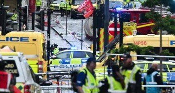 利物浦夺冠庆典乐极生悲!一男子驾车撞向人群,27人被送往医院