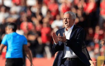 亏钱执教!穆帅尽显人格魅力!本菲卡高层欣慰,冲击双冠王