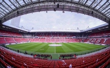 英超双雄欧冠承压前行，拜仁德甲领先11分轻松备战，曼城表现波动仍获胜