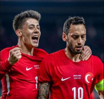 足坛传闻:皇马瞄准德甲后腰,曼联关注伊尔迪兹和西蒙斯