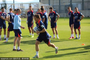 39岁魔笛官宣加盟AC米兰!莫德里奇告别皇马开启意甲传奇