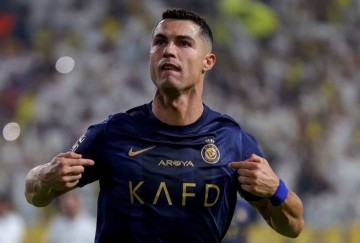 曼联旧将称C罗在利雅得胜利的队友不强!惹争议!