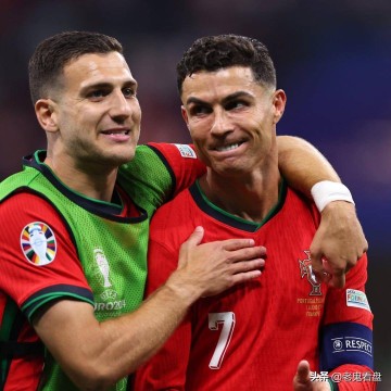 热刺新球衣发布,千层面元素加入,激烈对决阿森纳再升级