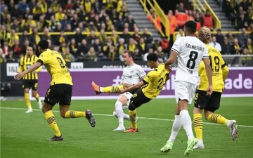 德甲前瞻：残阵法兰克福死磕多特，攻防两极对决定欧冠资格格局