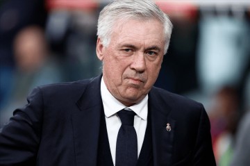 争冠无望!皇马爆大冷1-2瓦伦西亚引热议,球迷:该换龙哥来试试