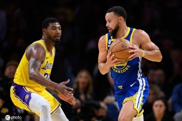 超远三分杀死湖人!库里轻松拿下23分4助3断1帽