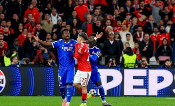 一场没有口型的停赛！当足球场上的争吵，撞上零容忍的红线