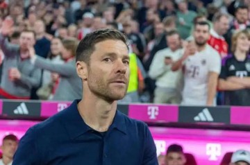 43岁少帅哈维阿隆索接任皇马主帅,德甲不败夺冠,安切洛蒂服气佛爷钦点